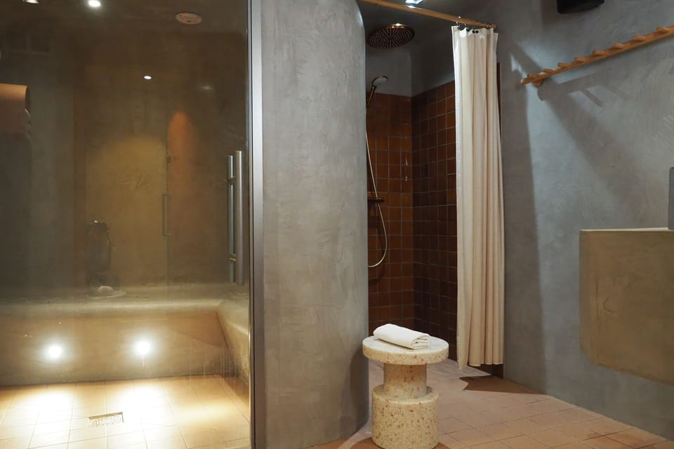 Steam room 