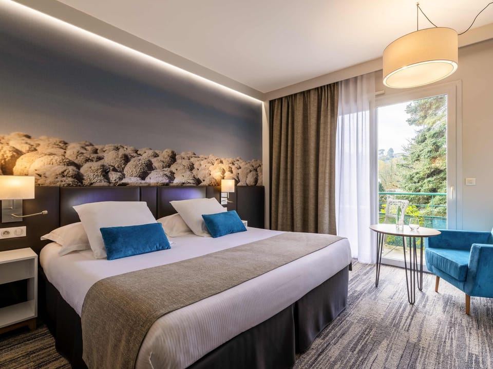 Superior Room, 1 King Bed, Balcony | Minibar, desk, soundproofing, free cribs/infant beds
