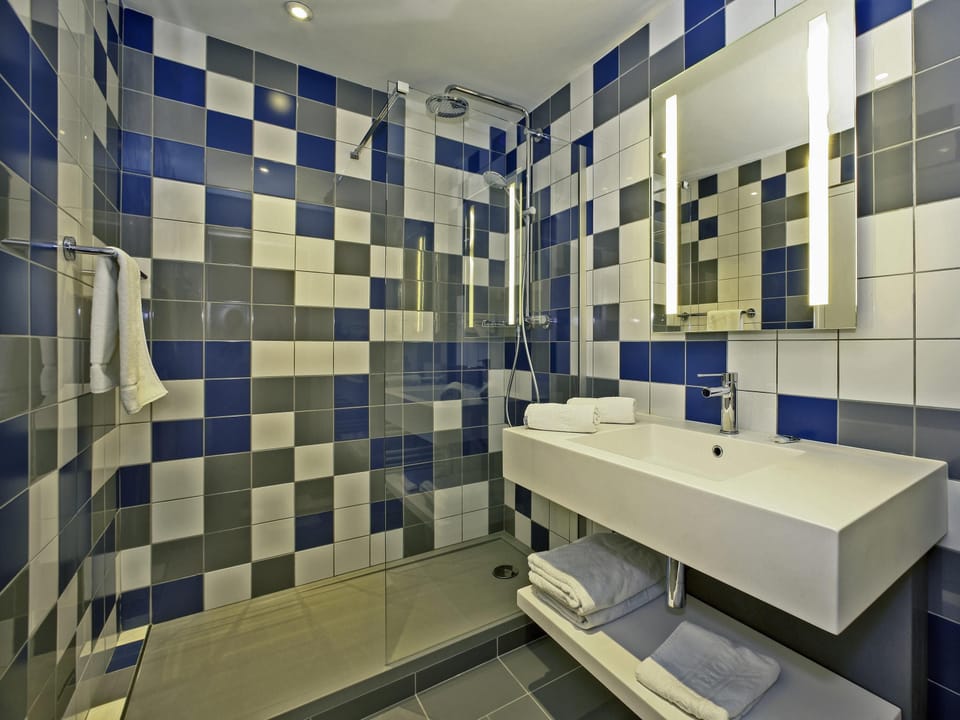 Minibar, desk, soundproofing, free cribs/infant beds