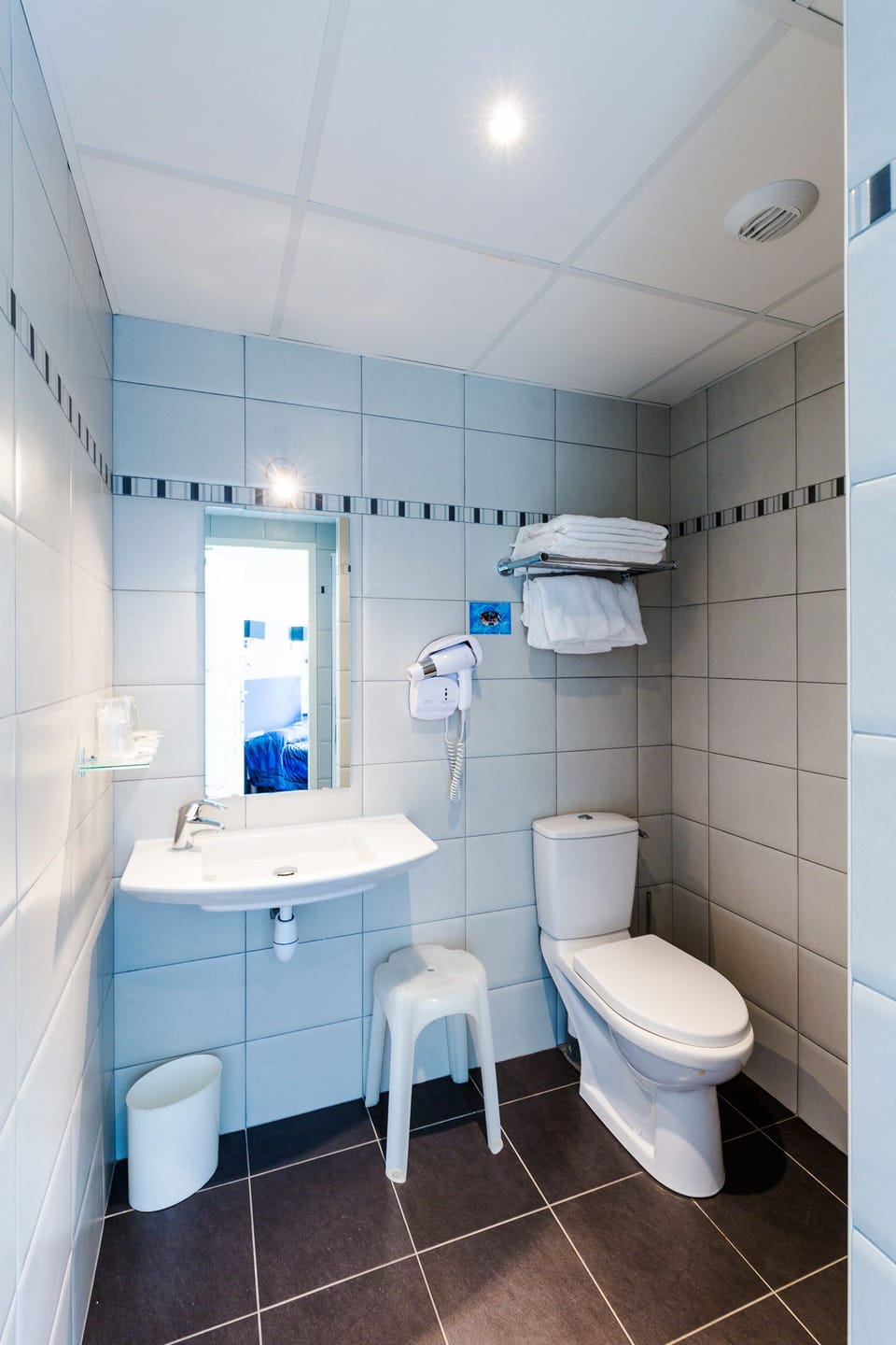Triple Room | Bathroom | Free toiletries, hair dryer, towels