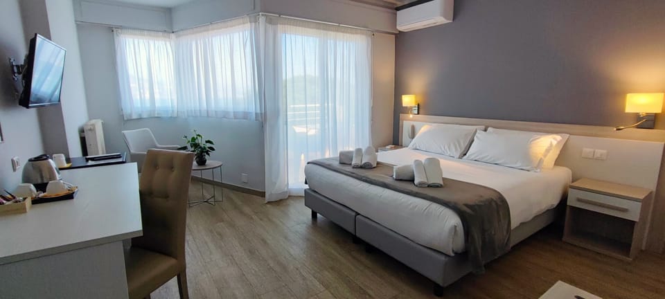 Chambre Supérieure | Minibar, in-room safe, soundproofing, iron/ironing board