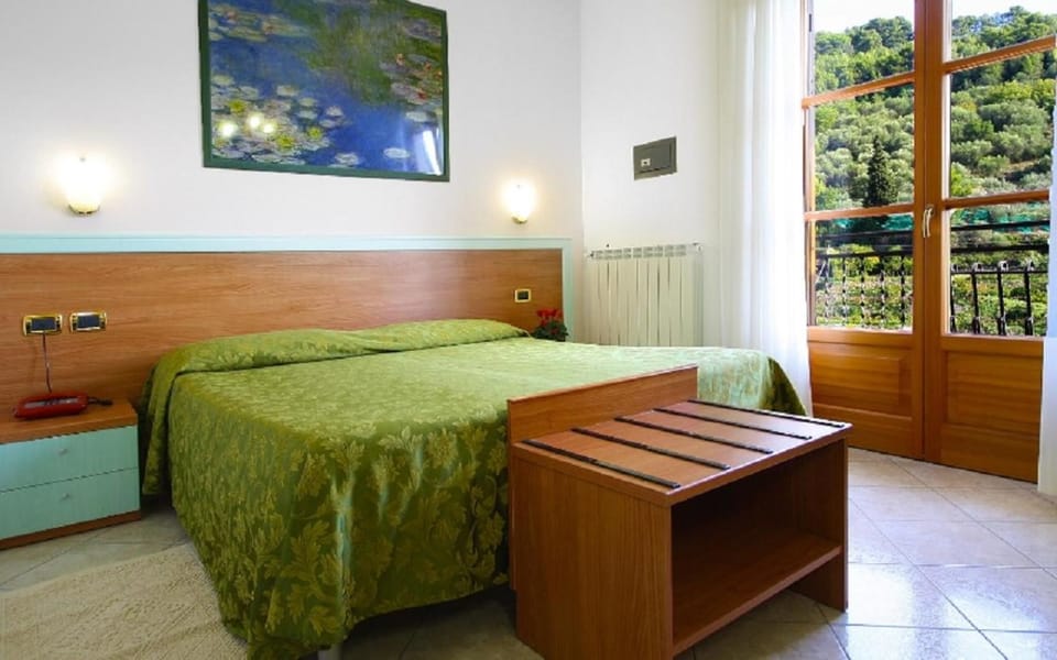 In-room safe, desk, soundproofing, free WiFi