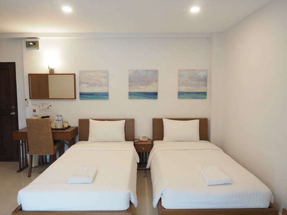 Superior Twin Room | Minibar, desk, iron/ironing board, rollaway beds