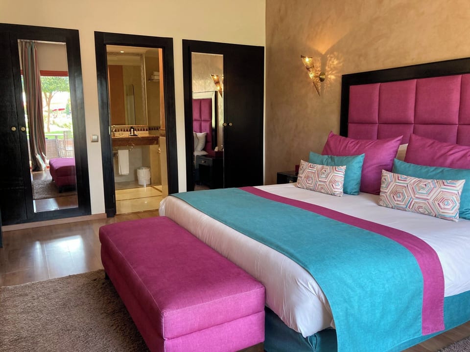 Senior Suite | Premium bedding, minibar, in-room safe, desk