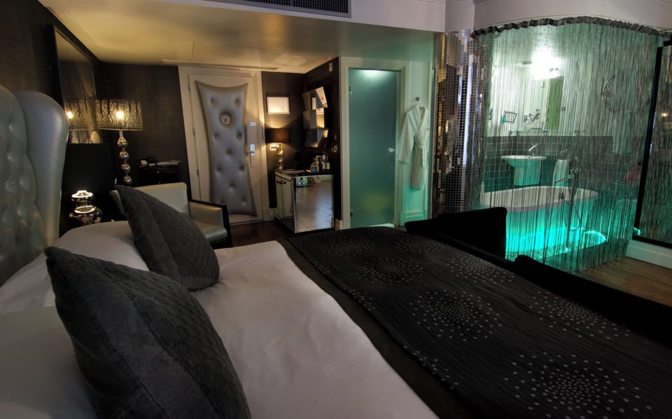 Junior Suite, 1 King Bed | Egyptian cotton sheets, hypo-allergenic bedding, down comforters