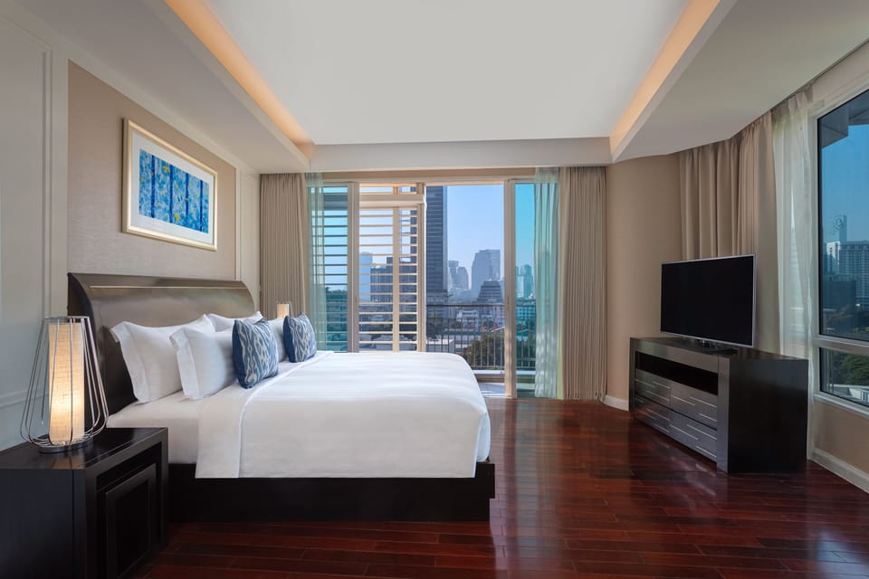 Premium bedding, minibar, in-room safe, desk
