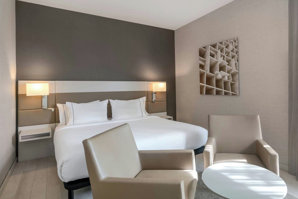 Premium bedding, minibar, desk, soundproofing