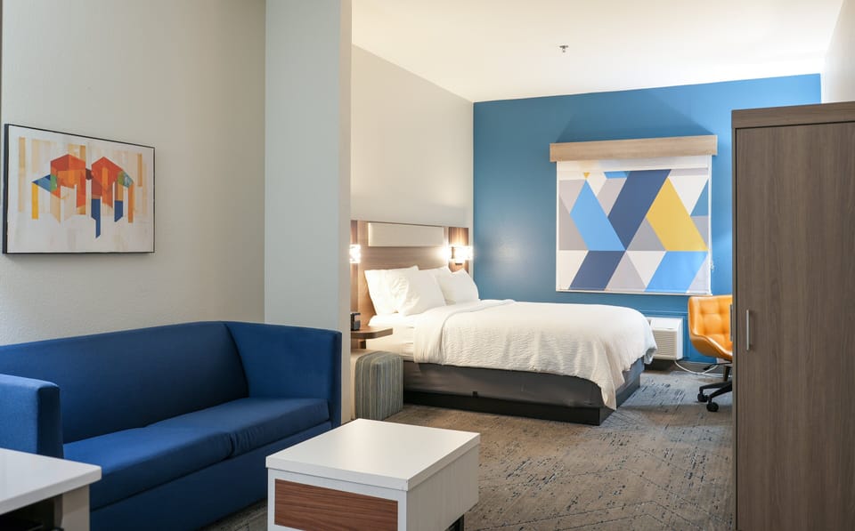 Suite, 1 King Bed | Premium bedding, pillowtop beds, laptop workspace, blackout drapes