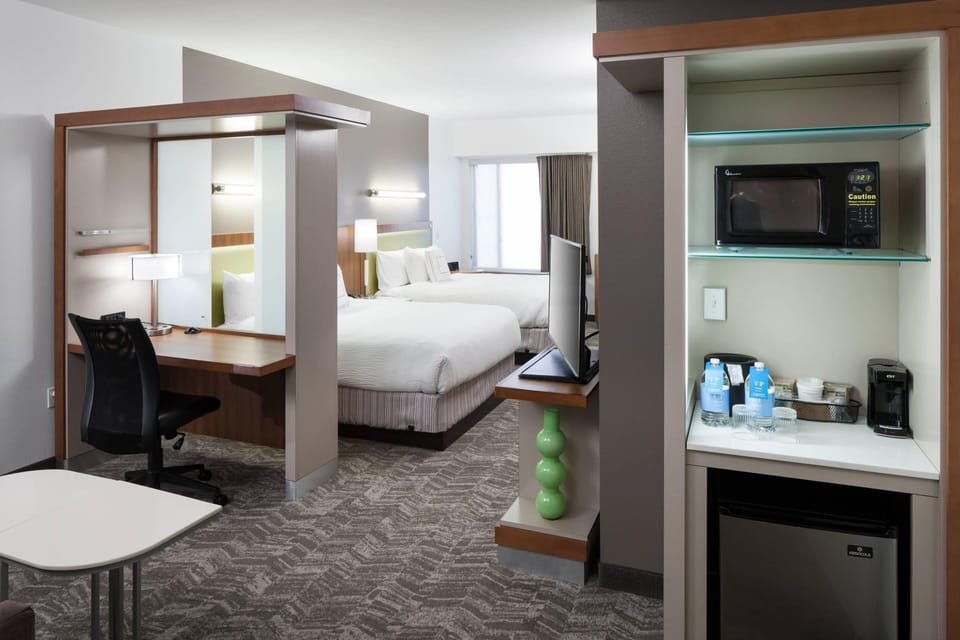 Down comforters, in-room safe, desk, blackout drapes