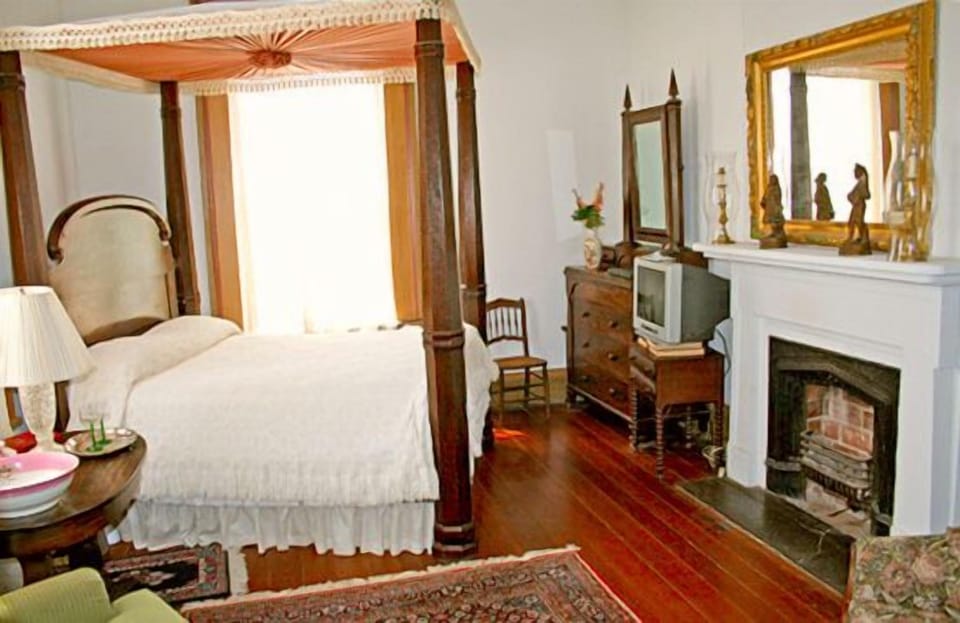 Premium Room, 1 Queen Bed (Cannon) | In-room safe, iron/ironing board, cribs/infant beds, rollaway beds