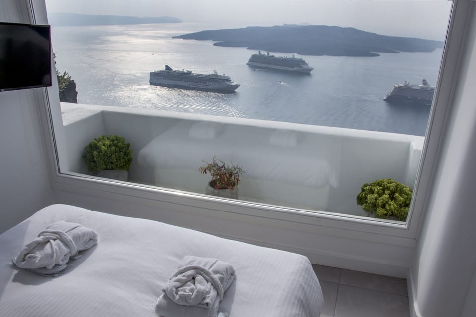 Suite, Balcony (Outdoor Jetted tub Caldera view ) | Premium bedding, minibar, in-room safe, individually decorated