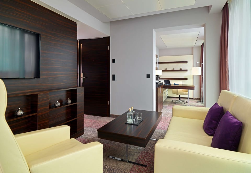 Suite | In-room safe, desk, laptop workspace, soundproofing