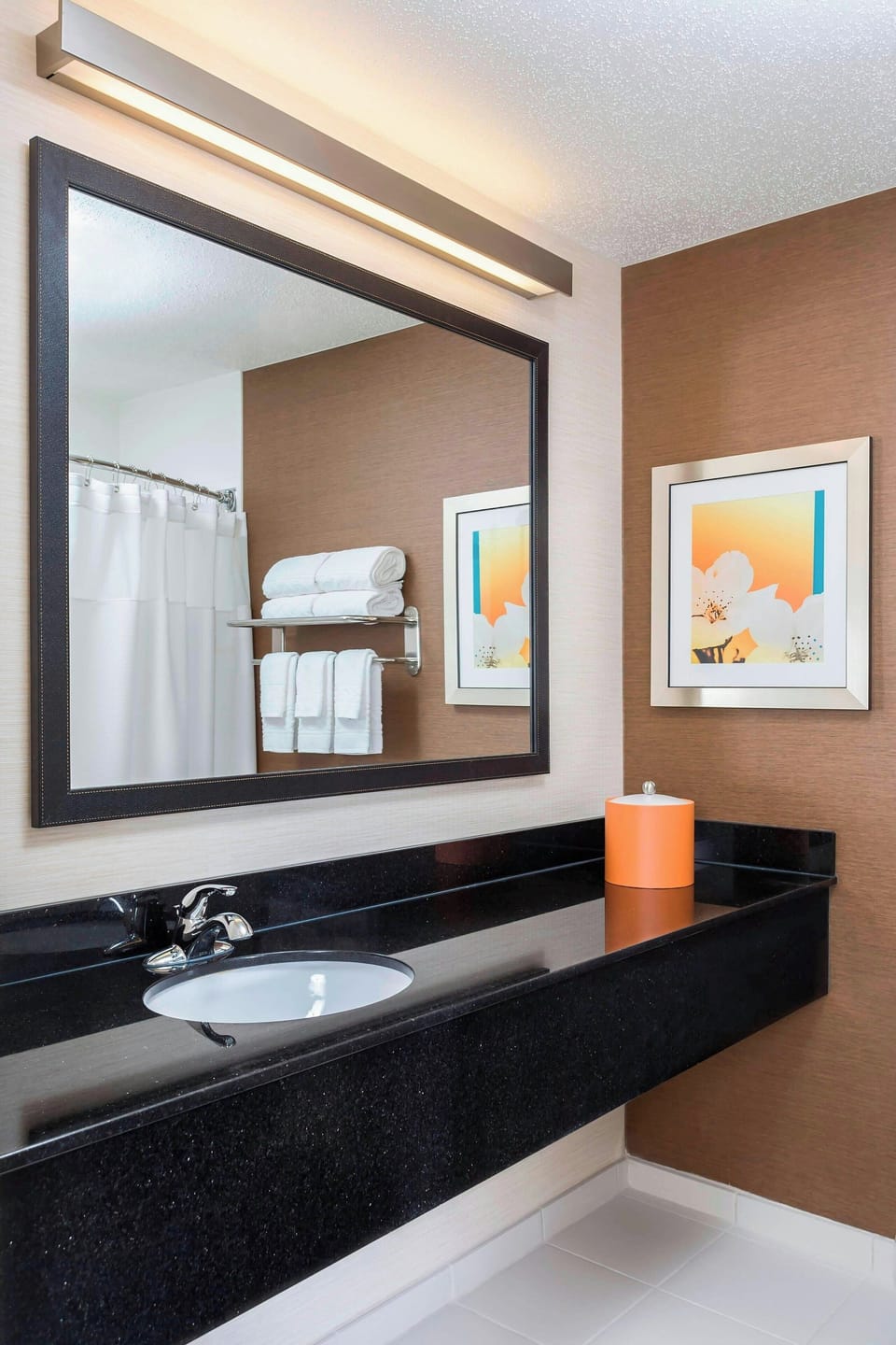 Room, 1 King Bed | Bathroom | Combined shower/tub, free toiletries, hair dryer, towels