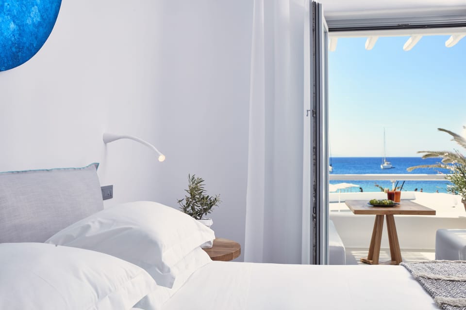 Superior Room, 1 King Bed, Balcony, Sea View | Interior