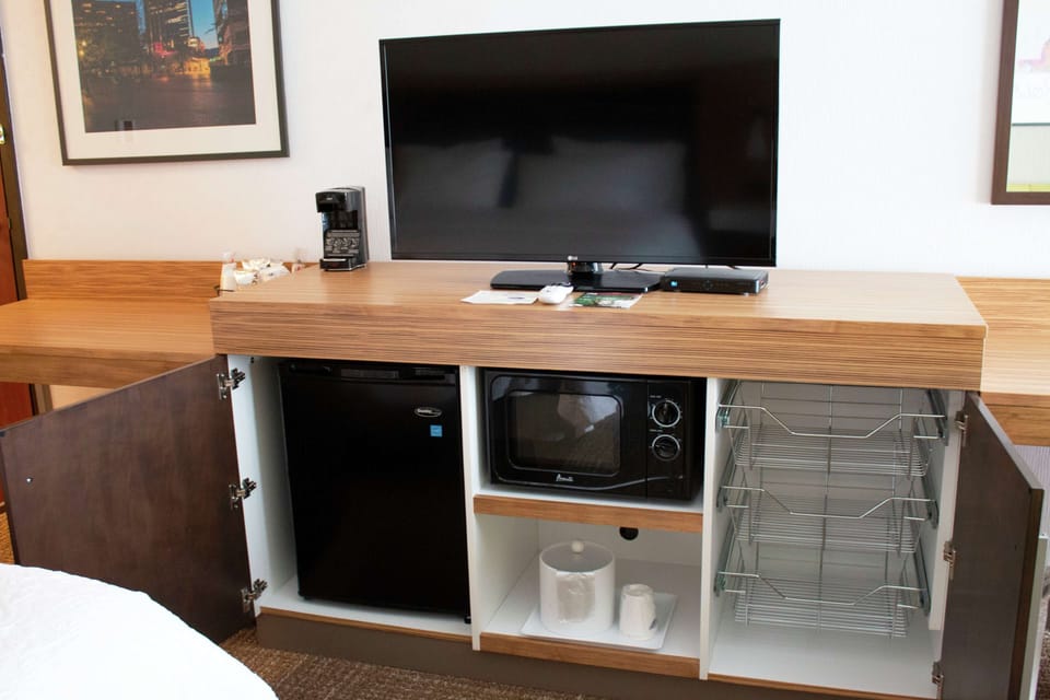Room, 1 King Bed with Sofa bed, Non Smoking | Premium bedding, desk, laptop workspace, blackout drapes