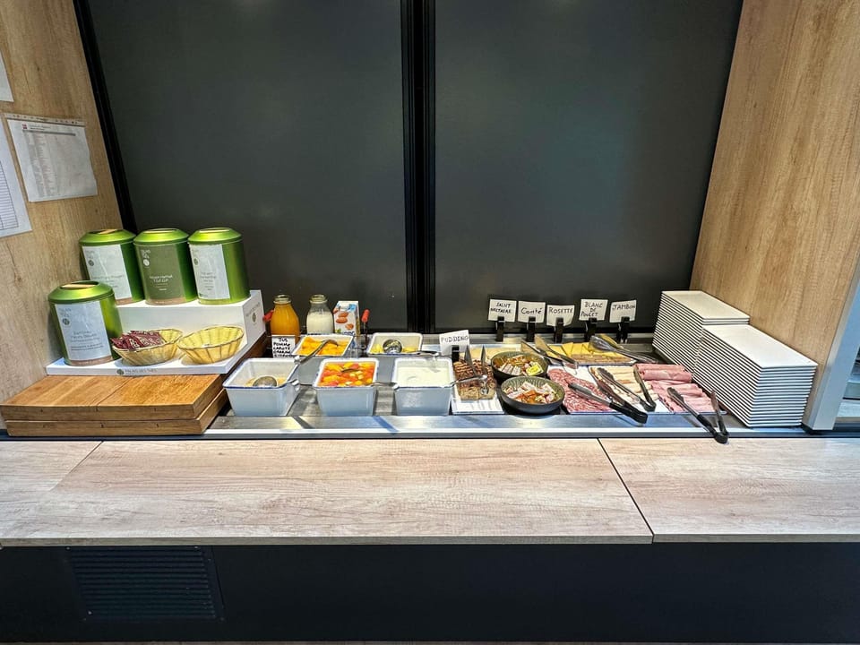 Daily buffet breakfast (EUR 13.90 per person)