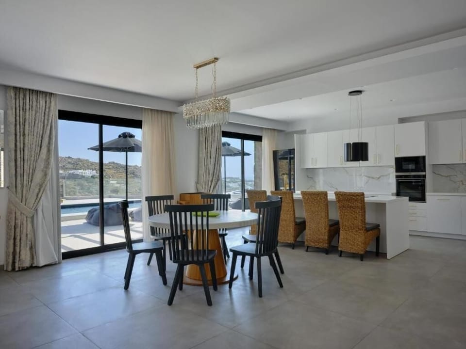 14 Bedroom Villa with Private Pool | Premium bedding, pillowtop beds, in-room safe, desk