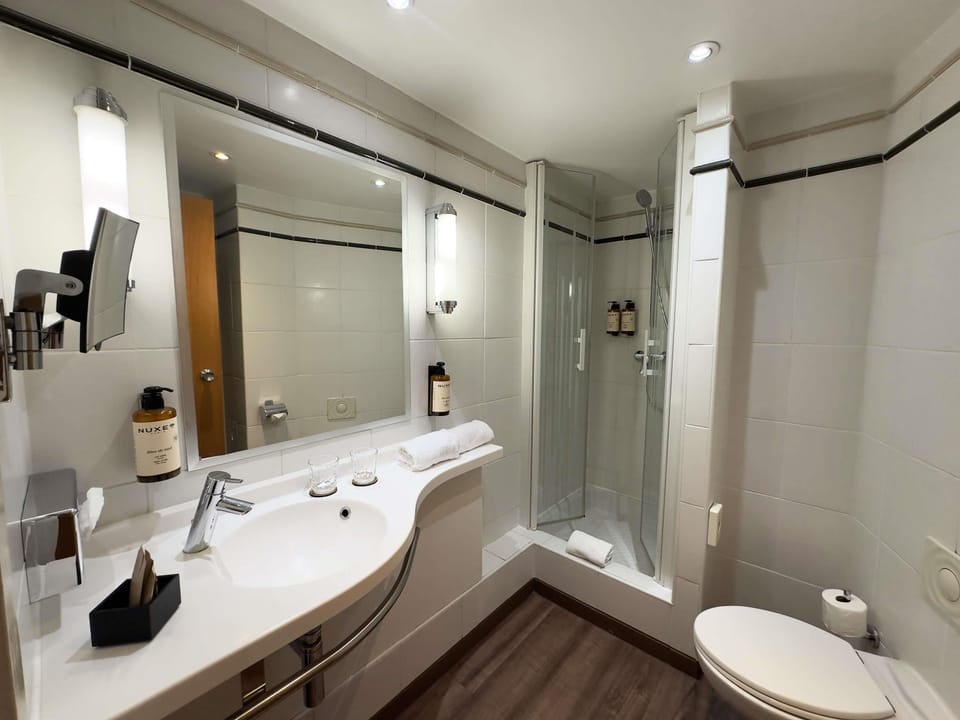 Superior Room, 1 Double Bed, Balcony | Minibar, in-room safe, blackout drapes, soundproofing