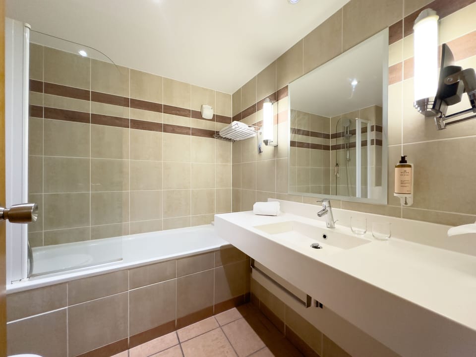 Privilege, Double Room, 1 Double Bed | Bathroom | Free toiletries, hair dryer, towels