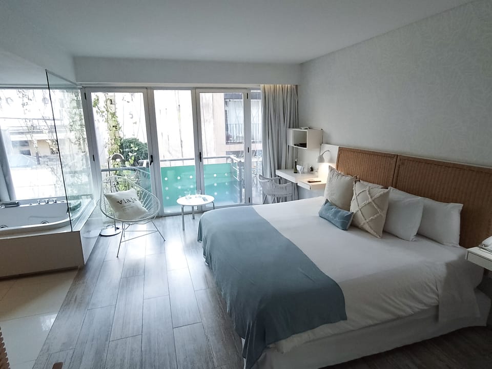 Premium bedding, down comforters, minibar, in-room safe