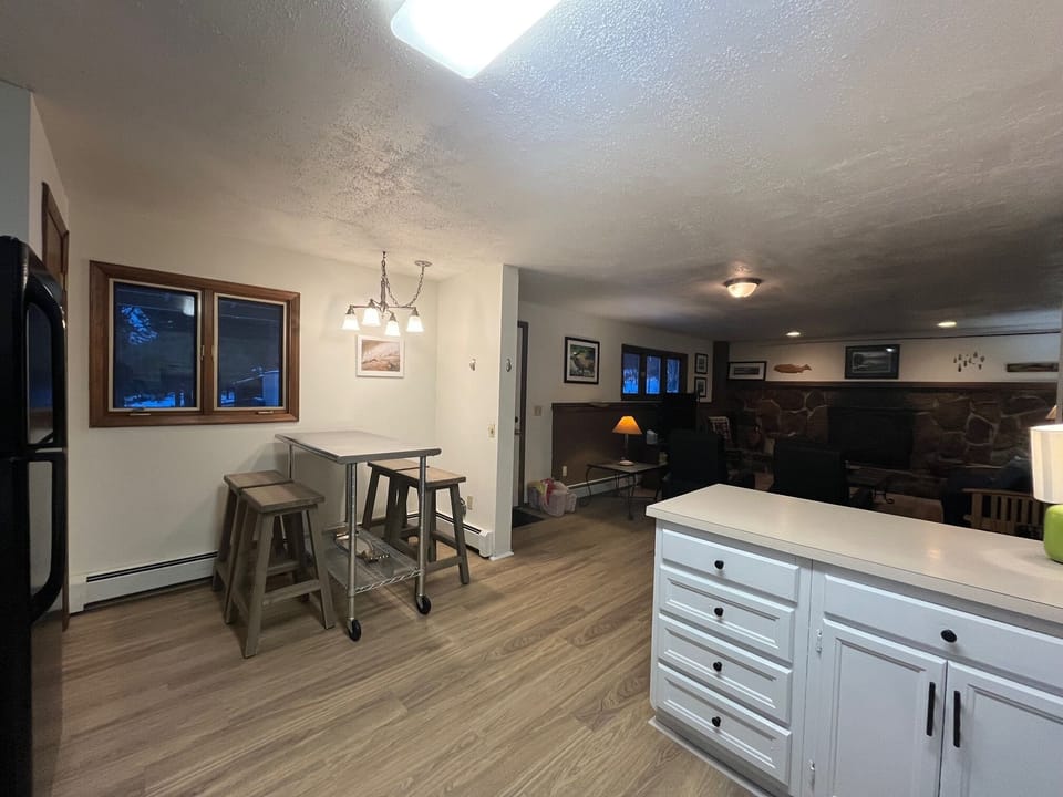 Kitchen view to table.jpg
