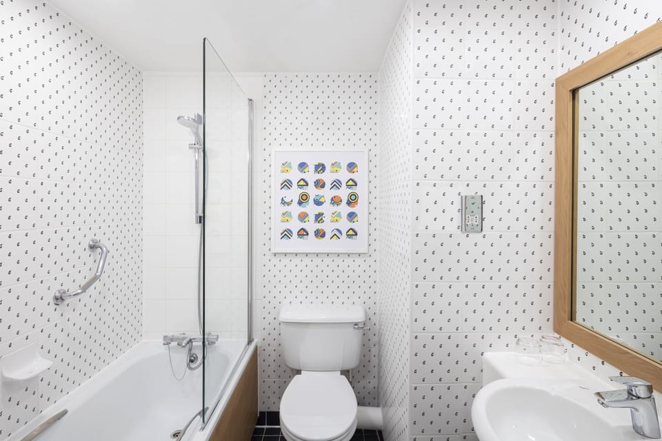 Standard Room | Bathroom | Combined shower/tub, deep soaking tub, free toiletries, hair dryer