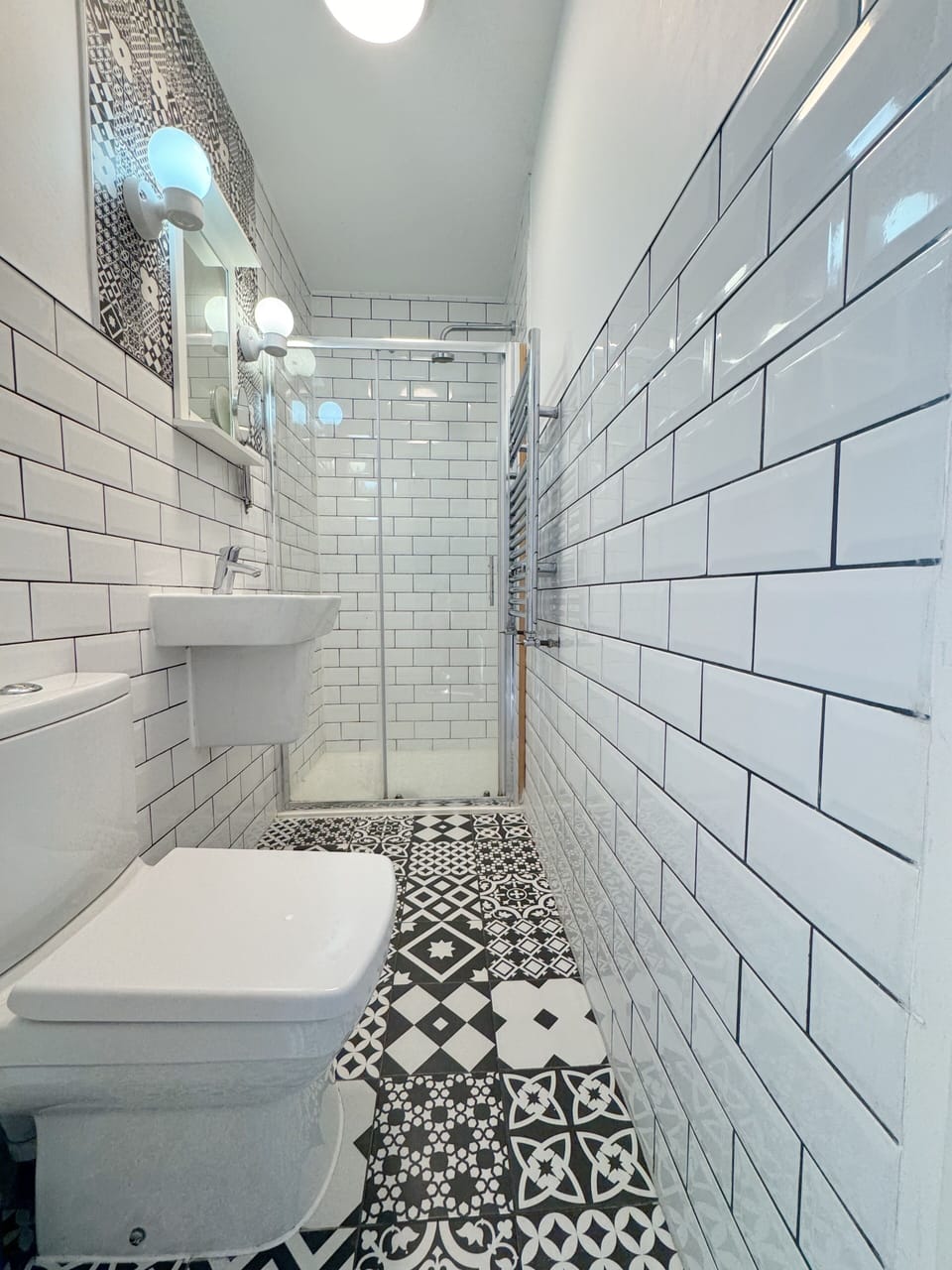 Standard Quadruple Room | Bathroom | Shower, free toiletries, towels