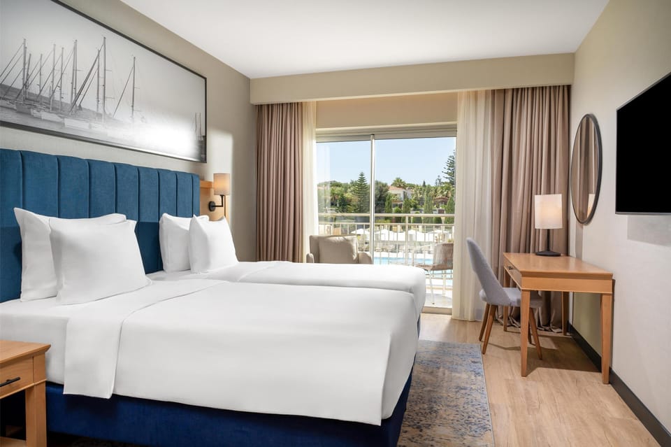 1 bedroom, premium bedding, minibar, desk