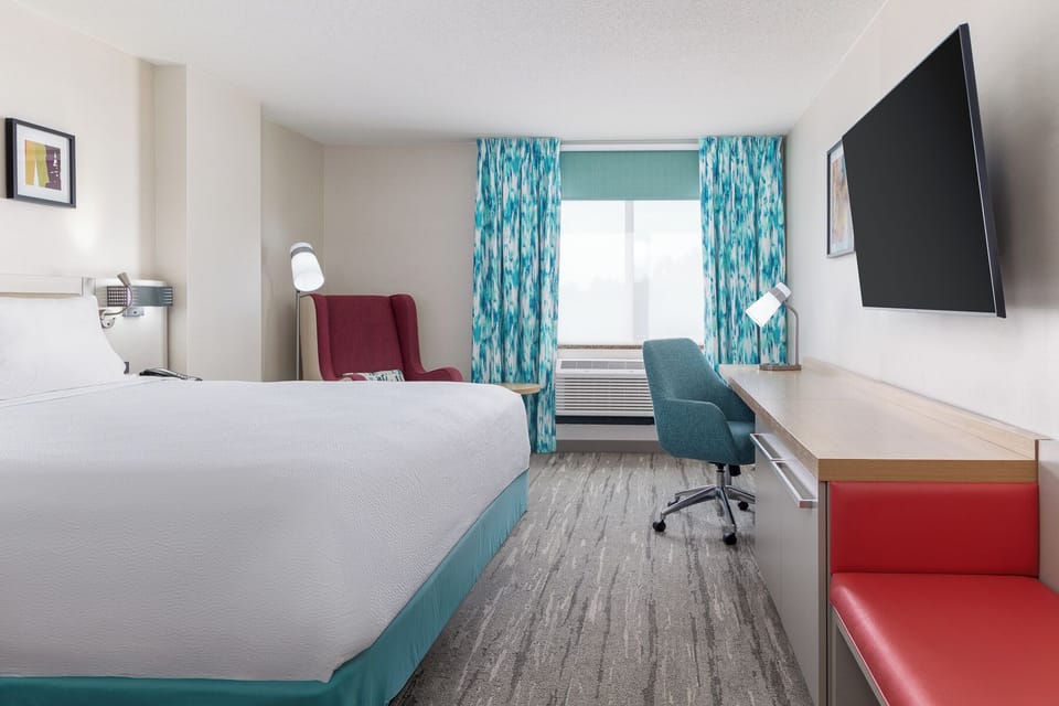 Room, 1 King Bed | Premium bedding, pillowtop beds, in-room safe, desk