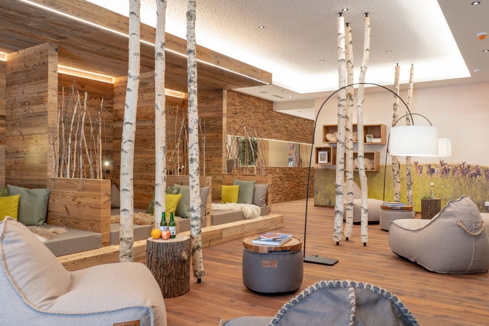 Sauna, steam room, body treatments, aromatherapy, hot stone massages