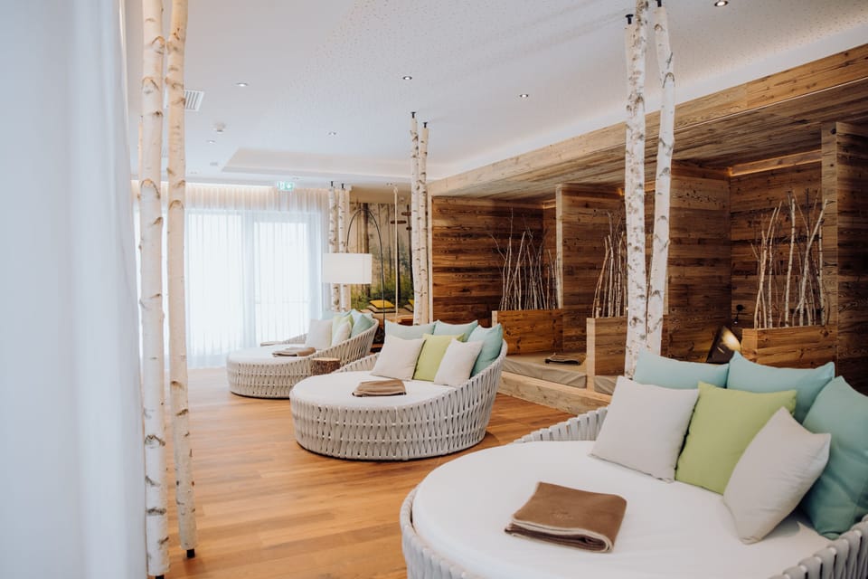 Sauna, steam room, body treatments, aromatherapy, hot stone massages