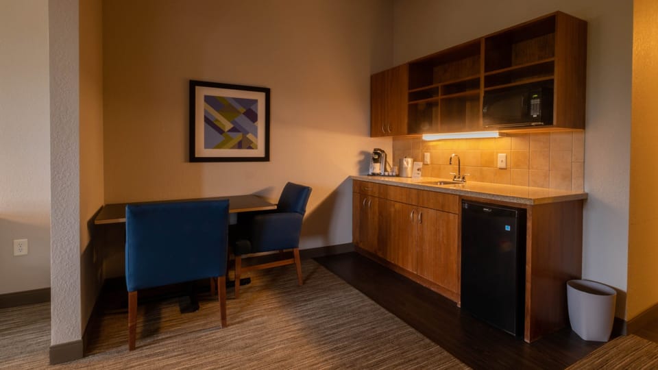 In-room safe, desk, laptop workspace, blackout drapes