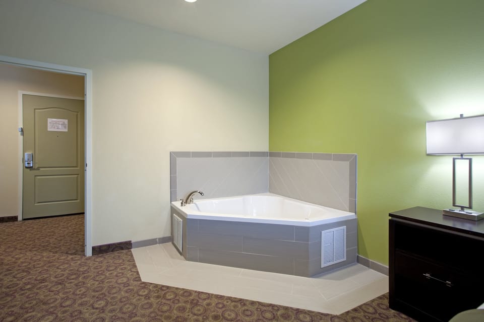Desk, blackout drapes, iron/ironing board, free WiFi
