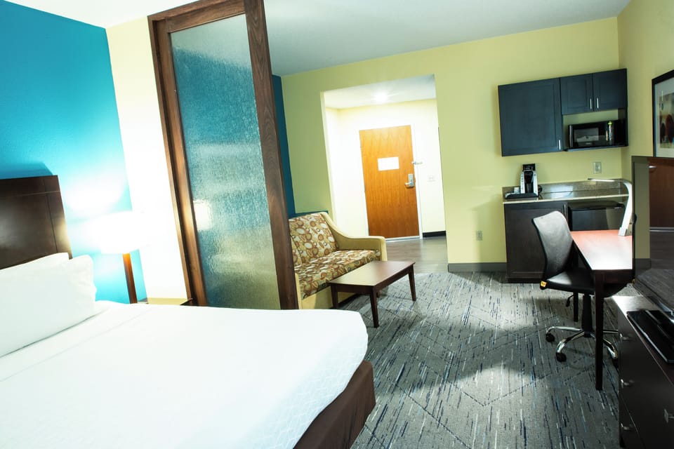 In-room safe, desk, iron/ironing board, free WiFi