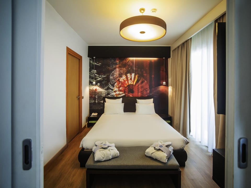 Premium bedding, minibar, in-room safe, desk