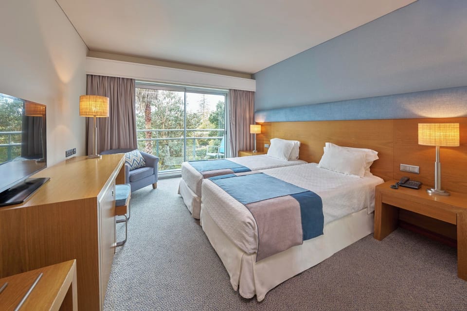 Hypo-allergenic bedding, minibar, in-room safe, desk