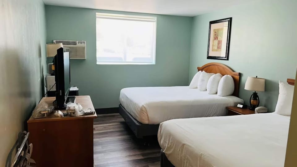 Standard Single Room, 1 Queen Bed | Individually furnished, desk, iron/ironing board, free WiFi