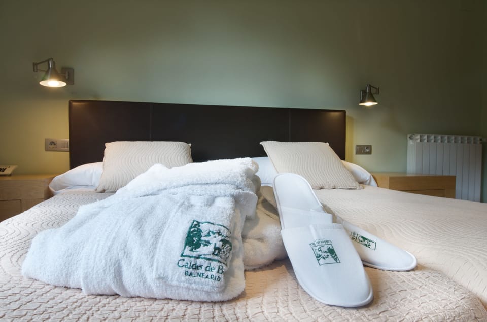 Suite | Premium bedding, minibar, desk, soundproofing