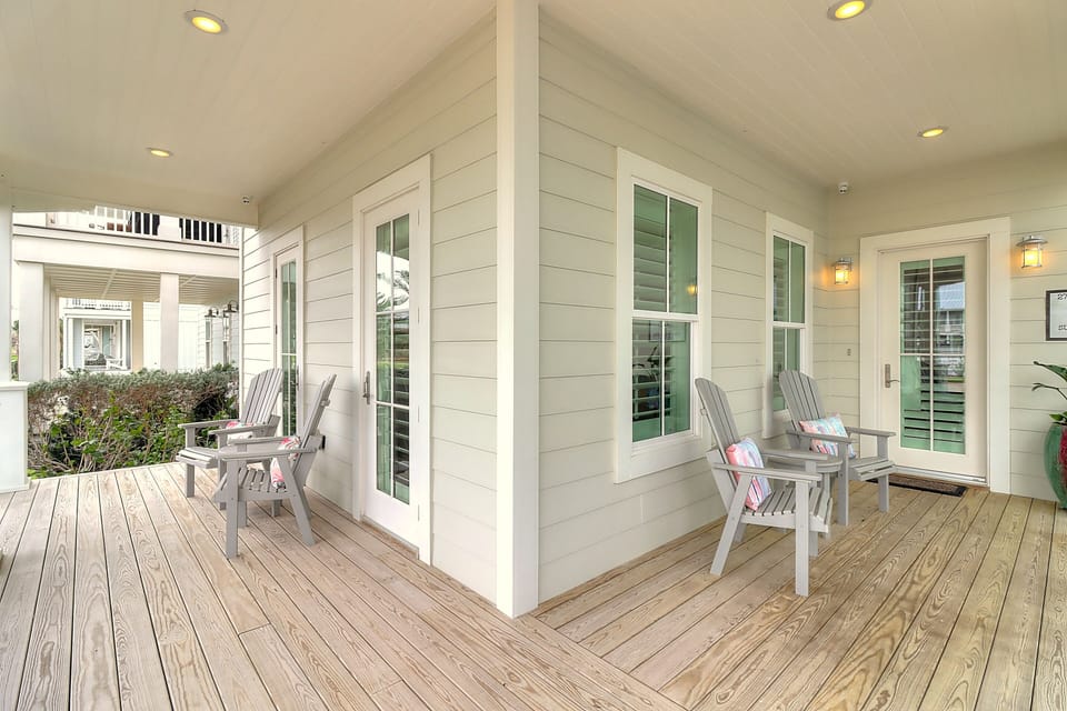 Front Porch, 1st Floor