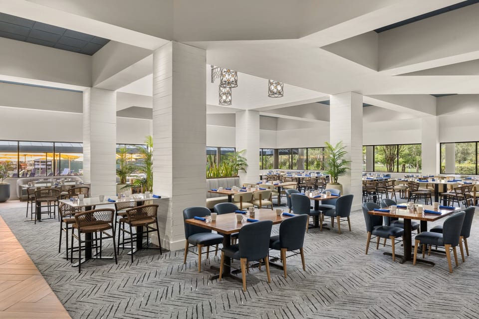 4 restaurants; breakfast, lunch, and dinner served