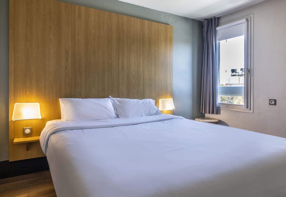 Double Room, Accessible, Non Smoking | Premium bedding, desk, blackout drapes, soundproofing
