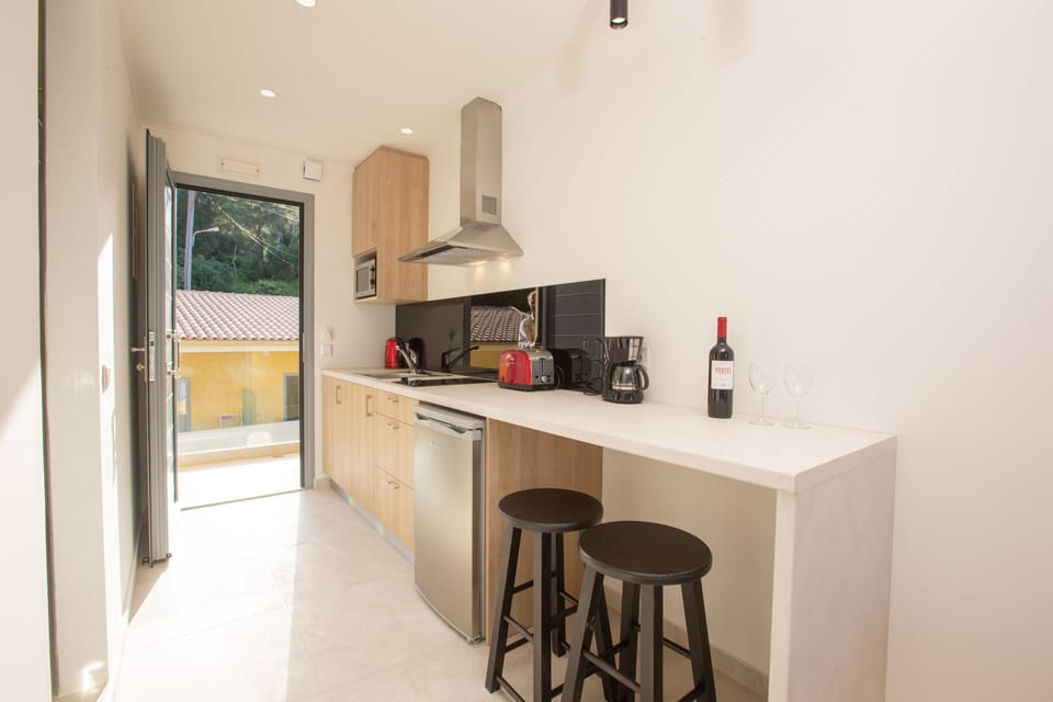Deluxe Studio, Sea View | Private kitchen | Full-size fridge, oven, stovetop, electric kettle
