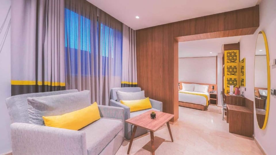 Executive Suite | Premium bedding, down comforters, Select Comfort beds, minibar