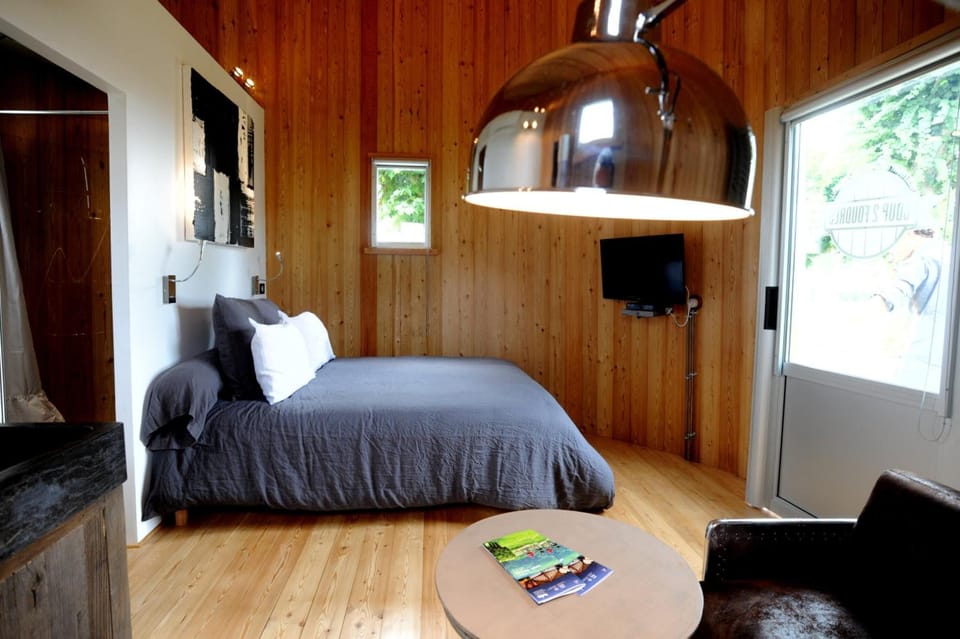 Premium bedding, minibar, soundproofing, free WiFi