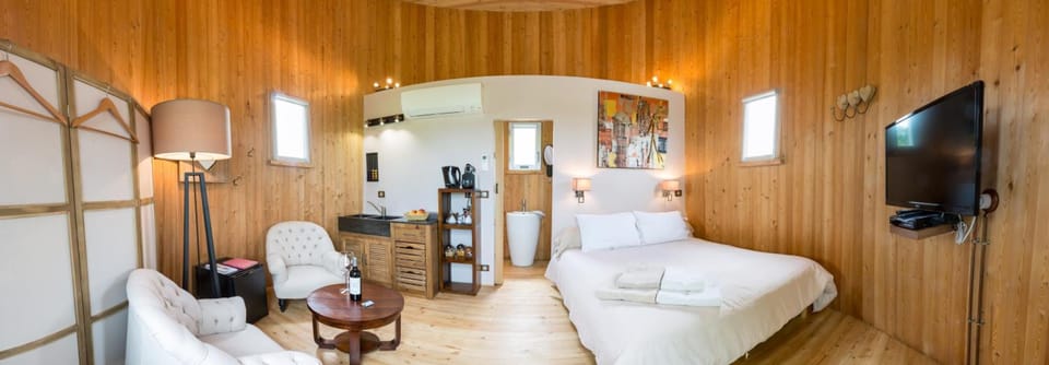 Premium bedding, minibar, soundproofing, free WiFi