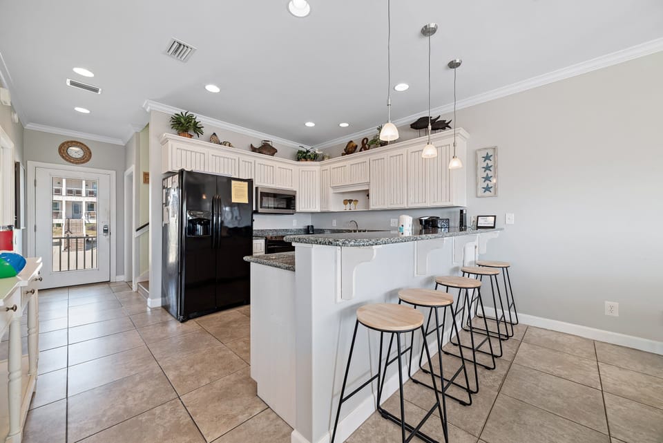 Breakfast bar and kitchen