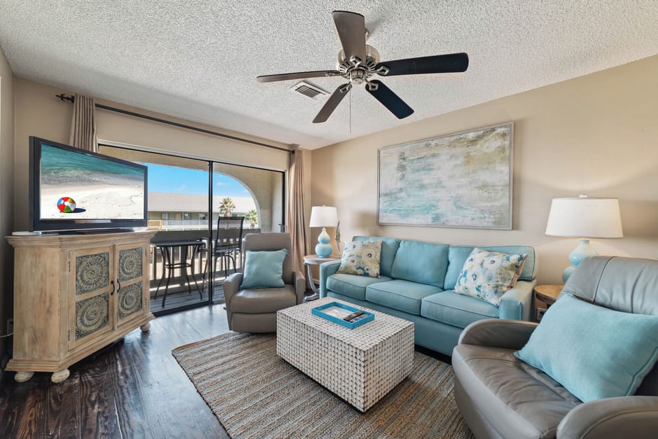 Welcome to Las Palmas 210!