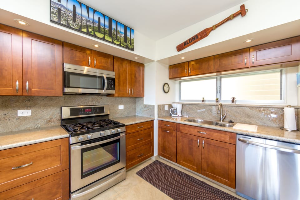 Kitchen - Fully-equipped kitchen comes complete with all the small and large appliances needed for your cooking needs.
