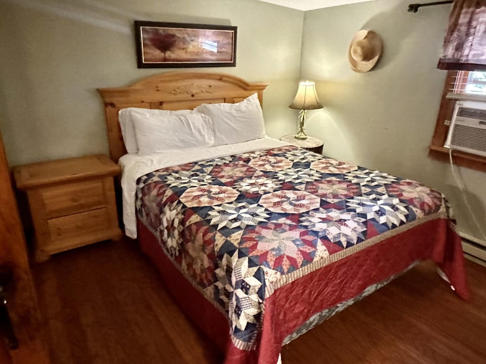 Queen bed with no footboard