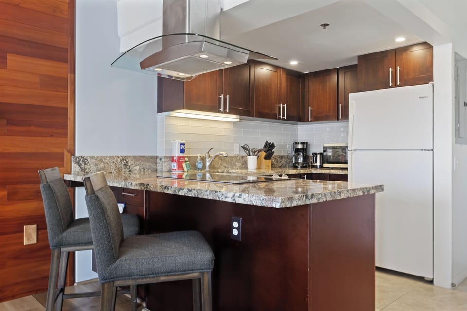 Kitchen & Dining Area - Fully equipped, updated kitchen with granite counter top and breakfast bar for casual meals.